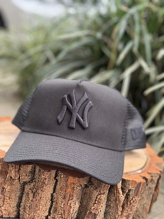 BONE 940 AF SN CORE BASIC NEYYAN PRETO UNICO ( MBI22BON123 ) NEW ERA