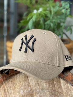 BONE 950 SS SN INV BASIC NEYYAN KHK/BLK KAKI UNICO ( MBV23BON093 ) NEW ERA