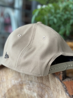 BONE 950 SS SN INV BASIC NEYYAN KHK/BLK KAKI UNICO ( MBV23BON093 ) NEW ERA - comprar online