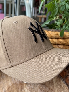 BONE 950 SS SN INV BASIC NEYYAN KHK/BLK KAKI UNICO ( MBV23BON093 ) NEW ERA na internet