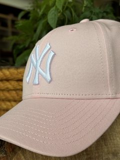 BONE 940 SN PINK ON WHITE NEYYAN ROSA UNICO ( MBV23BON095 ) NEW ERA - comprar online