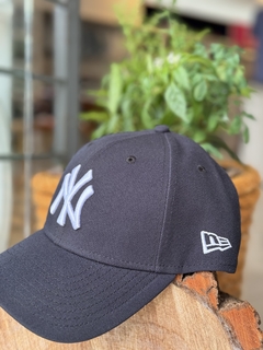 BONE 940 SN TEAM COLOR NEYYAN PRETO UNICO ( MBV23BON100 ) NEW ERA