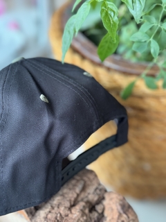 BONE 940 AF ALL CORE BLACK OLIVE NEYYAN PRETO UNICO ( MBV25BON101 ) NEW ERA na internet