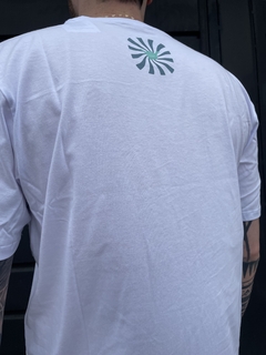CAM SILK MC HYPNO BRANCO ( HLTS01041501 ) HANG LOOSE na internet