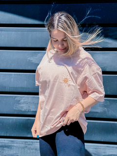 CAMISETA SILK MC STONES THROW FEM ROSA ( VLTS01049810 ) VOLCOM YC