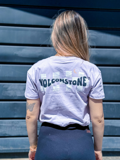 CAMISETA SILK MC NIGHT OUT FEM LILAS ( VLTS01049507 ) VOLCOM YC na internet