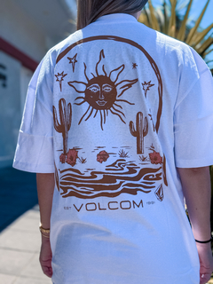 CAMISETA SILK MC STONES THROW FEM BRANCA ( VLTS01049801 ) VOLCOM YC na internet