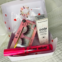 Kit Olhar Deslumbrante: Cola de Cílios à Prova D'Água, Cílios New Show, Caneta Delineador Viva Vida e Máscara Para Cílios Febella Makeup.