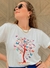 Camiseta T Shirt Feminina Árvore e Borboletas com Pérolas