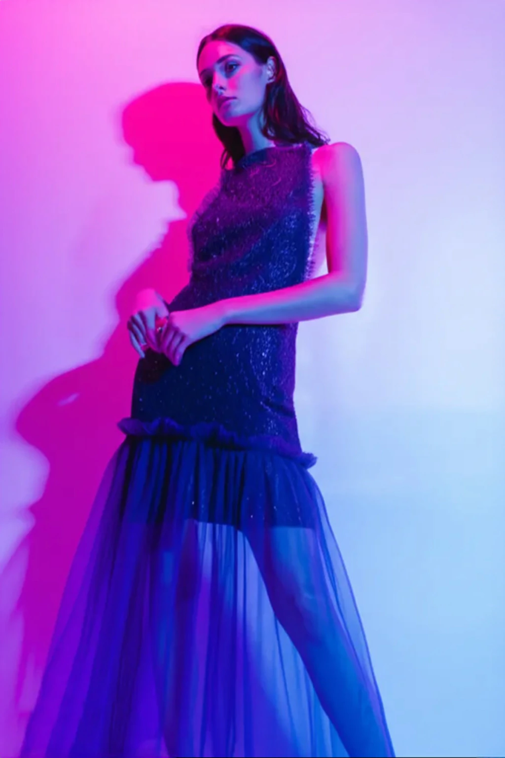 Vestido de encaje con ruffles violeta