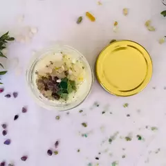Vela Aromática com Cristais - Vela dos Desejos - Alecrim - Qtz Rosa / Qtz Verde / Citrino e Ametista - 150g - comprar online