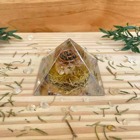 Pirâmide Orgonite - Abundância - Alecrim - Pirita e Citrino - 6cm