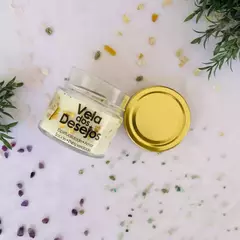 Vela Aromática com Cristais - Vela dos Desejos - Alecrim - Qtz Rosa / Qtz Verde / Citrino e Ametista - 150g na internet