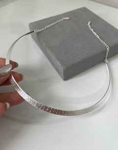 Argola Aro textura com fecho - Felicidade Semijoias