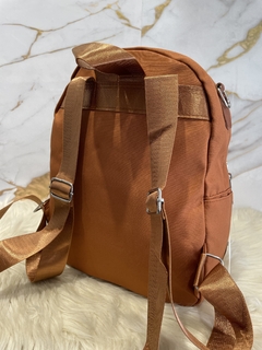 MOCHILA MINI TRIANGLE en internet