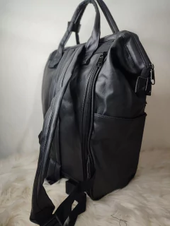 MOCHILA ECOCUERO BOCA DE PEZ EVERLAST - comprar online