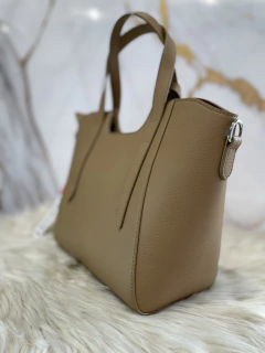 CARTERA BANDOLERA LAS OREIRO en internet