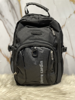 MOCHILA PIERRE CARDIN CON PROTECTOR IMPERMEABLE - comprar online