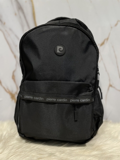 MOCHILA PIERRE CARDIN IMPERMEABLE - comprar online