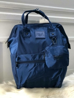 MOCHILA IMPERMEABLE BOCA DE PEZ EVERLAST CON MONEDERO en internet