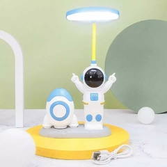 Lampara Astronauta en la Luna con Sacapuntas - iLion Store