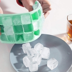 Cubetera de Silicona con Tapa 24 Cubitos