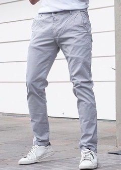 Pantalon corte chino largo semi