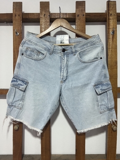 Bermuda de jeans cargo mom desflecada