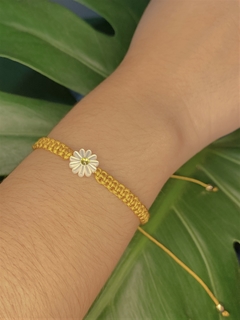 Pulseira Margarida madrepérola Macramê