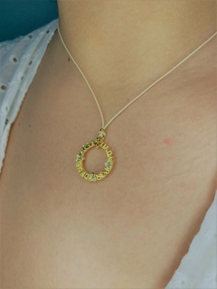 Colar Fio de Seda Abençoada por Deus Banhada a Ouro 18k - comprar online