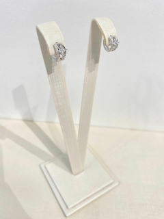 Brinco Argola Flor Branco na internet