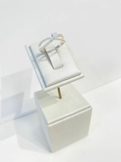 Anel Solitário Design Cravejado - comprar online