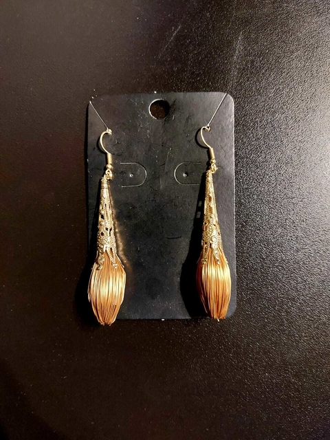 Brinco capim dourado