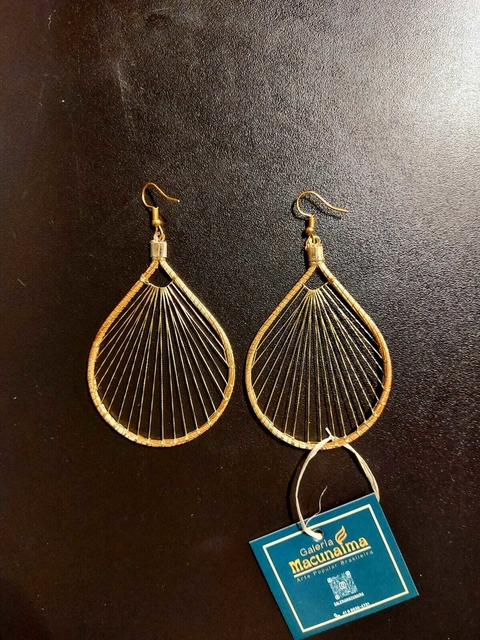 Brinco capim dourado