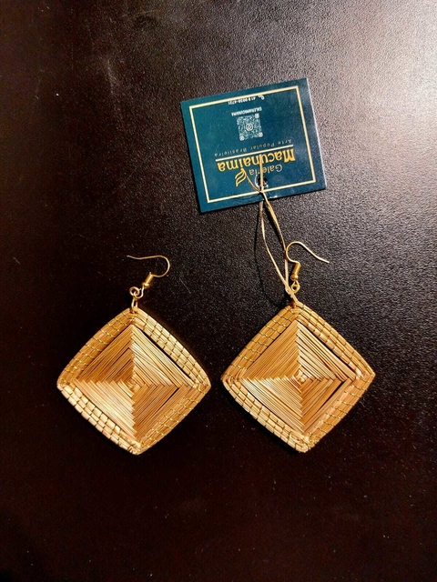 Brinco capim dourado