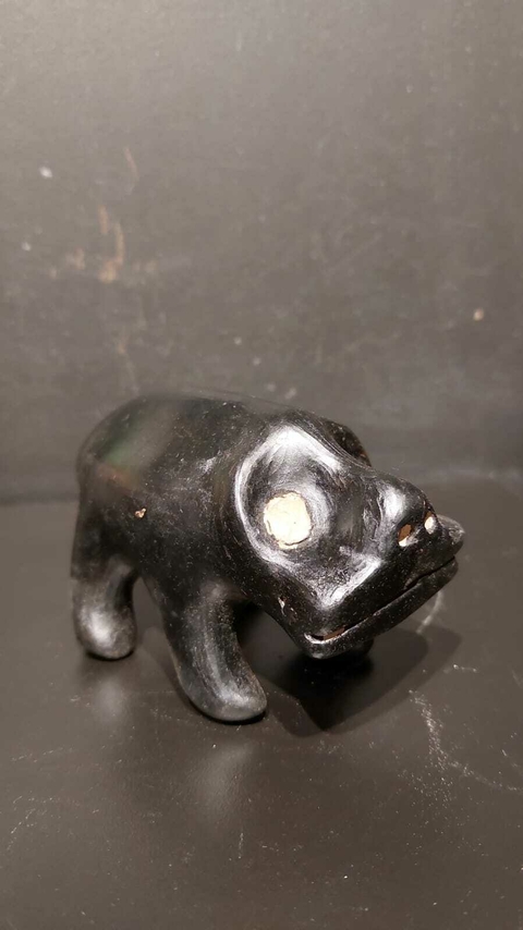 Kamalu-Hai preto com olhos pintados