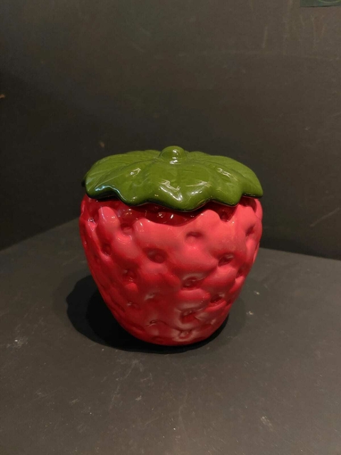 Pote de morango com tampa - Isabela Vieira