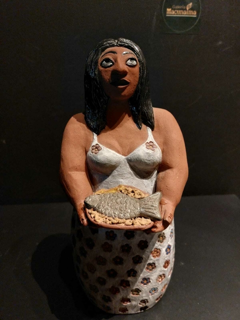 Mulher com peixe - cerâmica