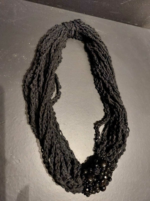 Colar aplicação (preto) - Ana Itália