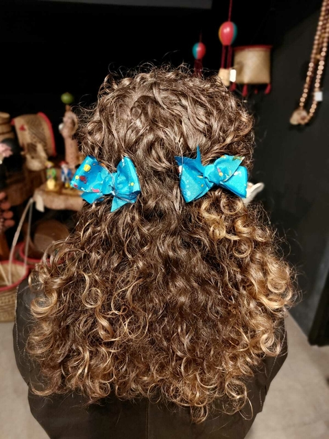 Dupla de laços azuis - Laços de Artista (inspirado em Pollock)