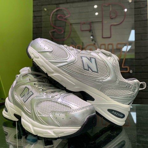 NEW BALANCE 530 PLATA TALLA 26 CM G5