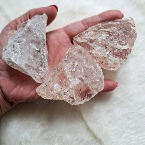 QUARTZO TRANSPARENTE BRUTO - TAM G – CLAREZA, ENERGIZAÇÃO E AMPLIFICAÇÃO