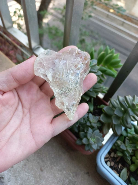 Citrino Natural - 140 gramas com arco-íris (Bruto) - Realização e Prosperidade