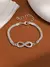 Pulseira Infinito com Strass - Elegância Prateada e Design Atemporal - Achados requintados
