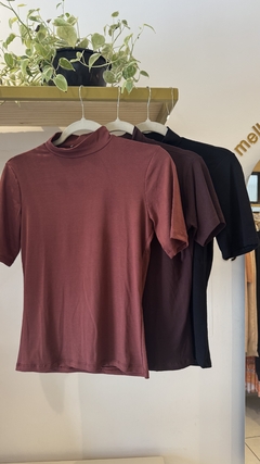 Imagem do T-SHIRT GOLA ALTA