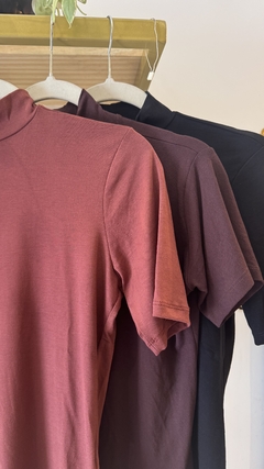 T-SHIRT GOLA ALTA - loja online