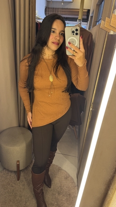 BLUSA ASSIMÉTRICA CANELADA na internet