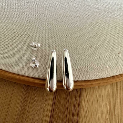 Brinco gota alongado