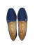 Mocassim Feminino Confortável Clássico Bico Redondo na cor Azul Indigo, com detalhe em matelassê.