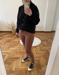 Sweater con capucha - UMCA Indumentaria
